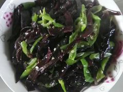 青椒炒木耳-小玲农家柴火饭店