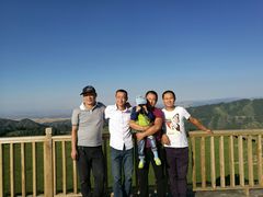 -江布拉克景区怪坡停车场