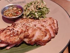 招牌泰式蜜汁猪颈肉-泰盏鬼·颓废冬阴(陈家祠扬韬店)