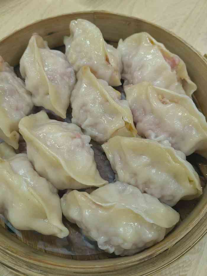 北香园饺子馆(锦华路店)-"服务超级差,门口停了车,警察来抄牌,然后.