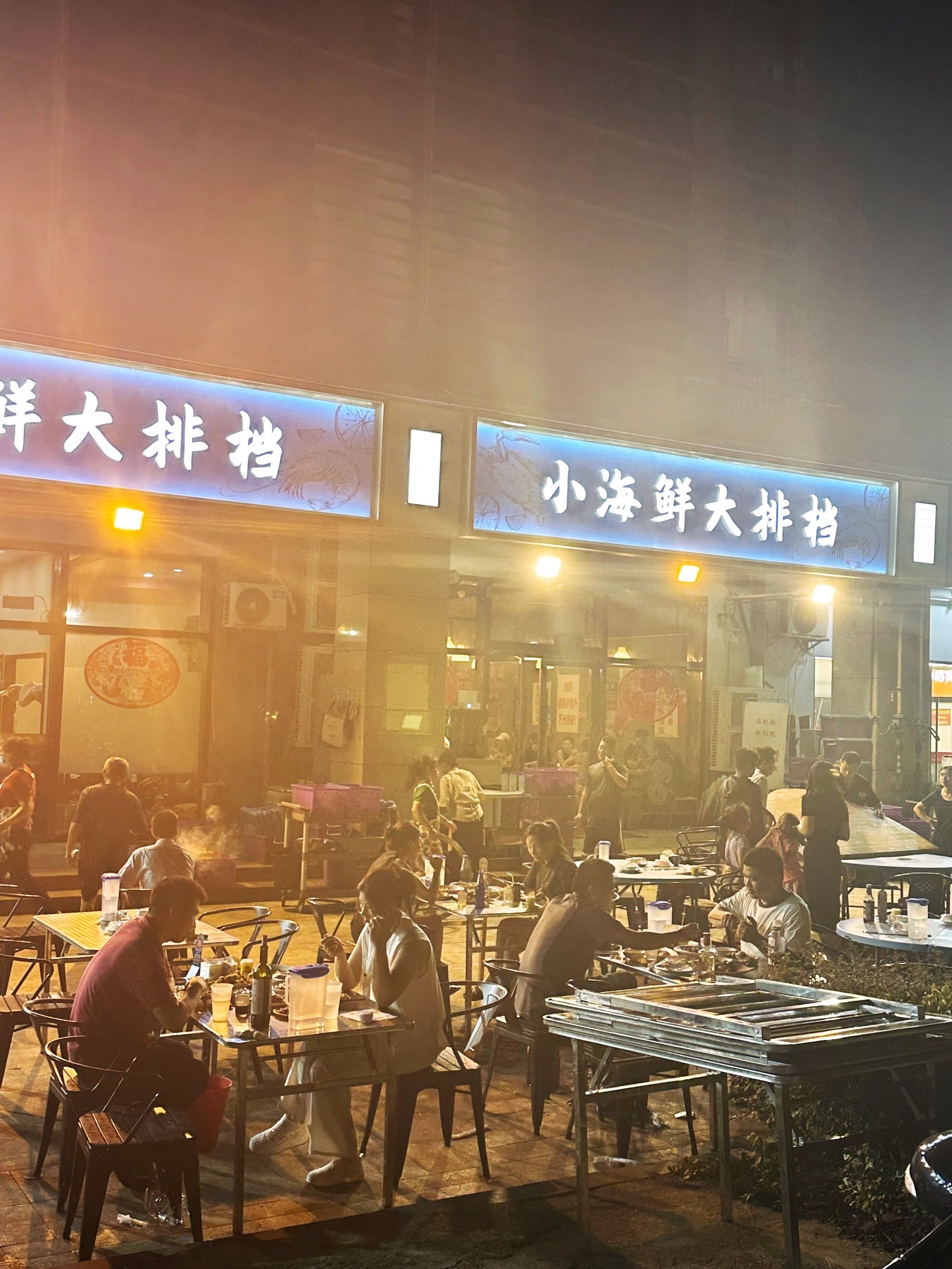 n这家小海鲜大排档开了10多年了!