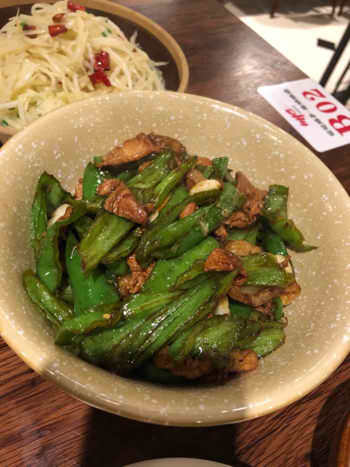 花花肠子馆"月初才开的新馆子,值得期待和改进啊.本来.