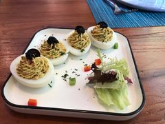 酿鸡蛋沙拉配鱼子酱-帕歌西班牙餐厅paco tapas