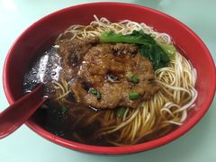 红烧猪扒汤面-食惠里小笼包面馆(越秀店)