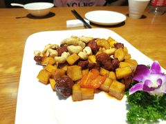 野生菌炒雪花牛仔粒-周锦记广式餐厅