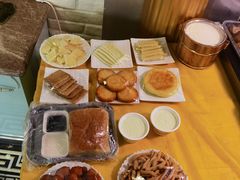 秘制蒙古果子-诺敏塔拉奶茶-布里亚特包子-手把肉(锦都会店)