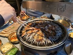 -草家酱蟹炭火烤肉店(珲春南路一店)