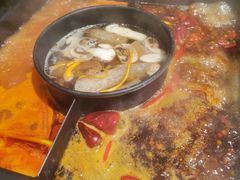 -老牌坊云南鱼豆花火锅(爱建店)