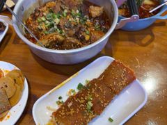 -爆炸头阿姨小四川正宗川味小吃(无任何分店)
