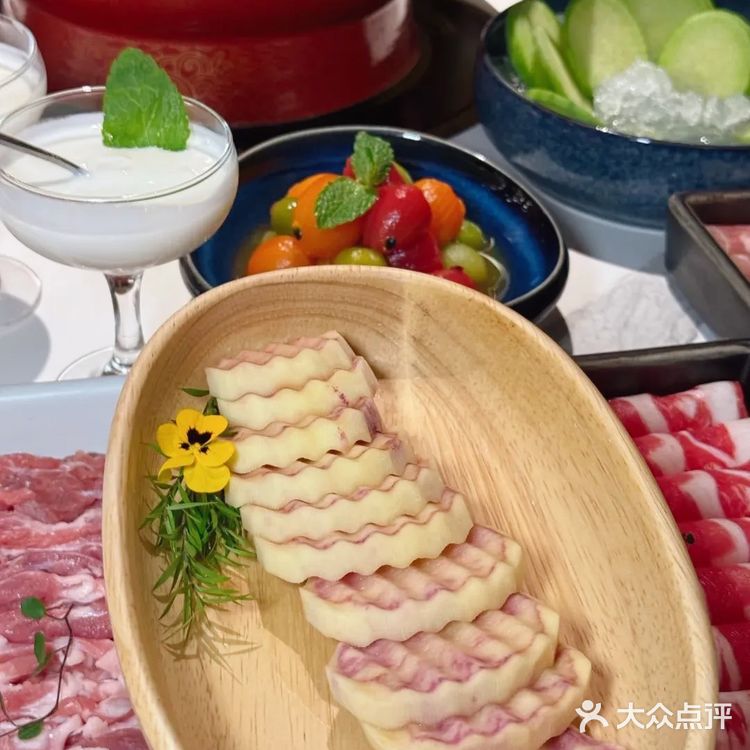 圣诞季约会 艾特饭搭子梧桐树下温暖滋味