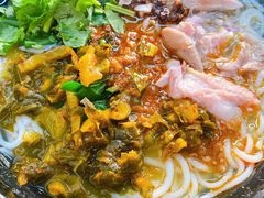 -鸿浩扒猪脚米线