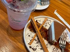 -Chom Cafe and Restaurant