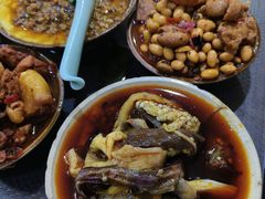 -董哥山城碗碗香(美专校街店)