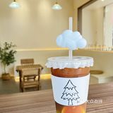 一间名为【树下】的咖啡店