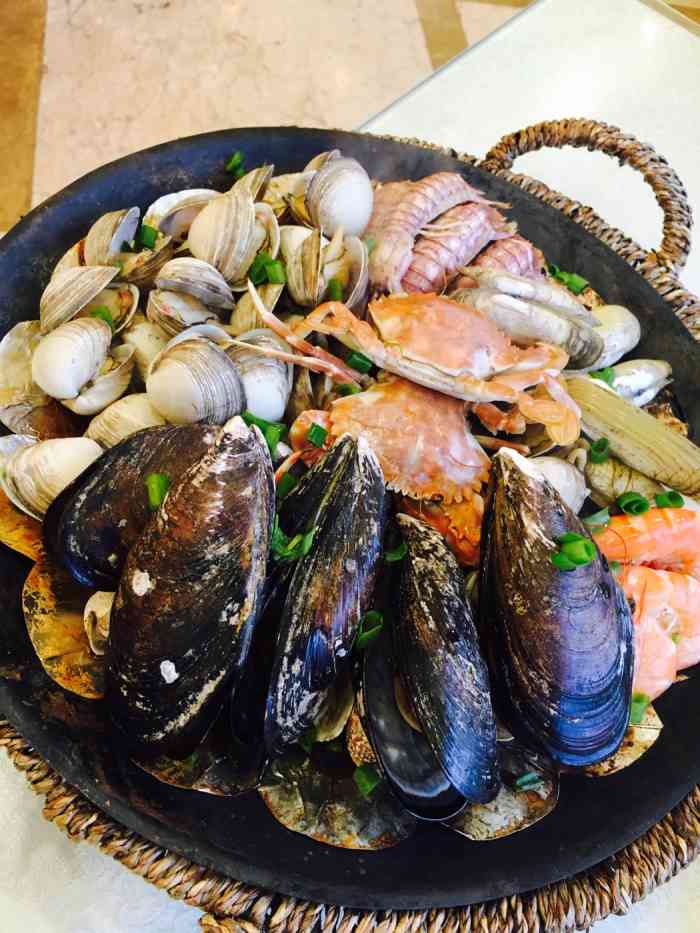 甬上阿六头小海鲜(月湖盛园店)-"这家店在月湖盛园里面,大厅的位置不