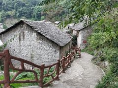 -高荡千年布依古寨旅游景区
