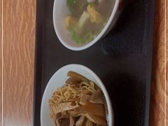 -松树干拌面店