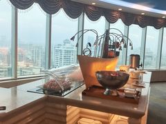 -黄金海景西餐厅·三文鱼·牛扒云顶旋转自助餐