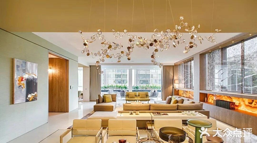 让·努维尔在新加坡设计的公寓楼，豪宅也有清新的画风  