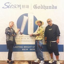 -God Hands发型设计复古会所