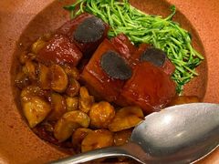 黑松露手剥板栗红烧肉-RIVIERA 松鹤楼(外滩店)