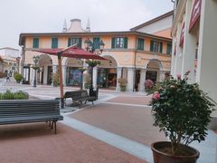 -佛罗伦萨小镇广佛名品奥特莱斯(疏港路店)