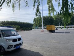 -窦店服务区-停车场