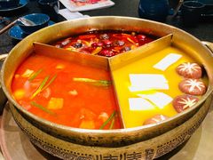 黄金奔驰锅-湊湊火锅·茶憩(打浦桥日月光店)