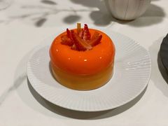 葡萄柚草莓萨伐仑松饼-潮一不贰·法式甜品·生日蛋糕·西式简餐(外滩店)