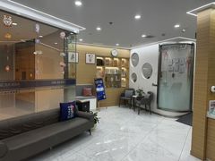 -瑞尔齿科(南京东路名人诊所)