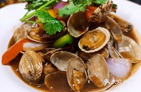 Spicy Stir-Fried Clams in Pot