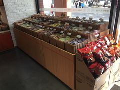 -来伊份(星湖街店)