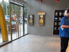 -麦当劳(中二横路店)