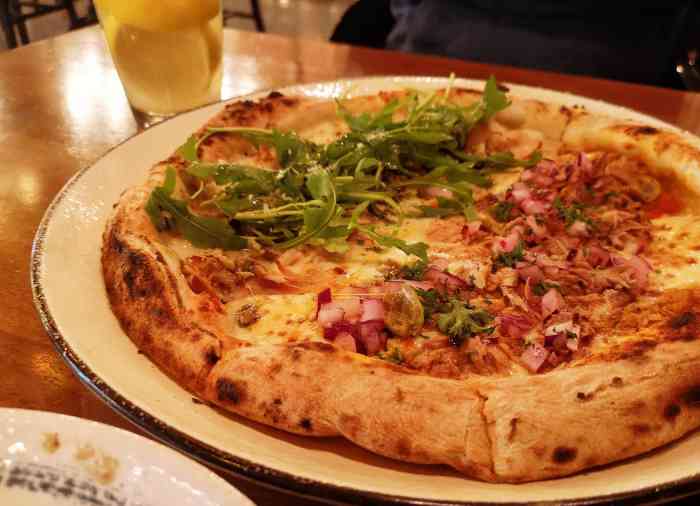 pizza bianca(万象城店)-"因为打算吃别的甜点,所以只要了火鸡和金枪.