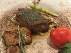 香煎鹅肝菲力牛排配龙蒿黄油-王品牛排(郑州大卫城店)