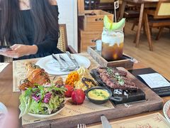 -Mark&Mars Restaurant