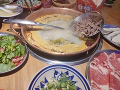 -洱火云南酸菜牛肉火锅(石景山当代商城店)