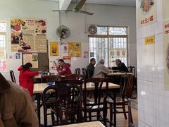 大堂-华哥新鲜猪精品美食