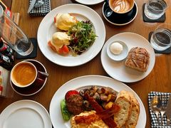 -ROAST coffee & eatery