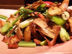 包烧野生牛肝菌-云海肴·汽锅鸡·云南菜(天山百盛优客店)