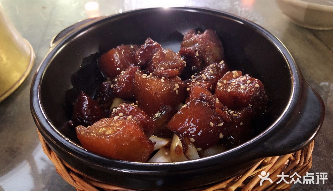 进门吧台就点菜，两个人点了3个菜，老板就很实诚地说