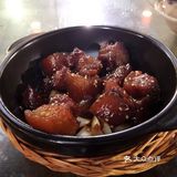 进门吧台就点菜，两个人点了3个菜，老板就很实诚地说