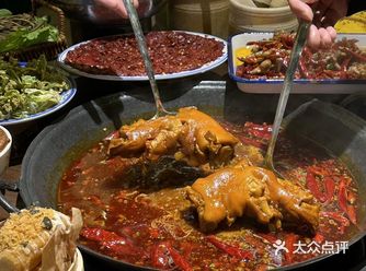 黄兴广场！这家火锅店没有对手.....