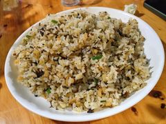 -宏兴烤鱼山庄(宣恩总店)