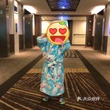 教会儿童等待去享受失而复得的快乐