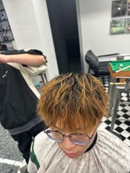 -15C7 男士理发馆 烫染专业店