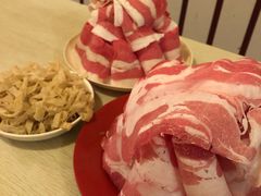 -洞庭洲·防空洞火锅·烧烤·铜锅涮肉(新百广场店)