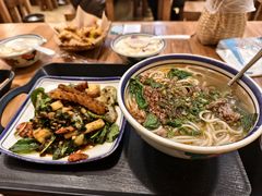 -云阿蛮云南生烫牛肉米线(奉贤路店)