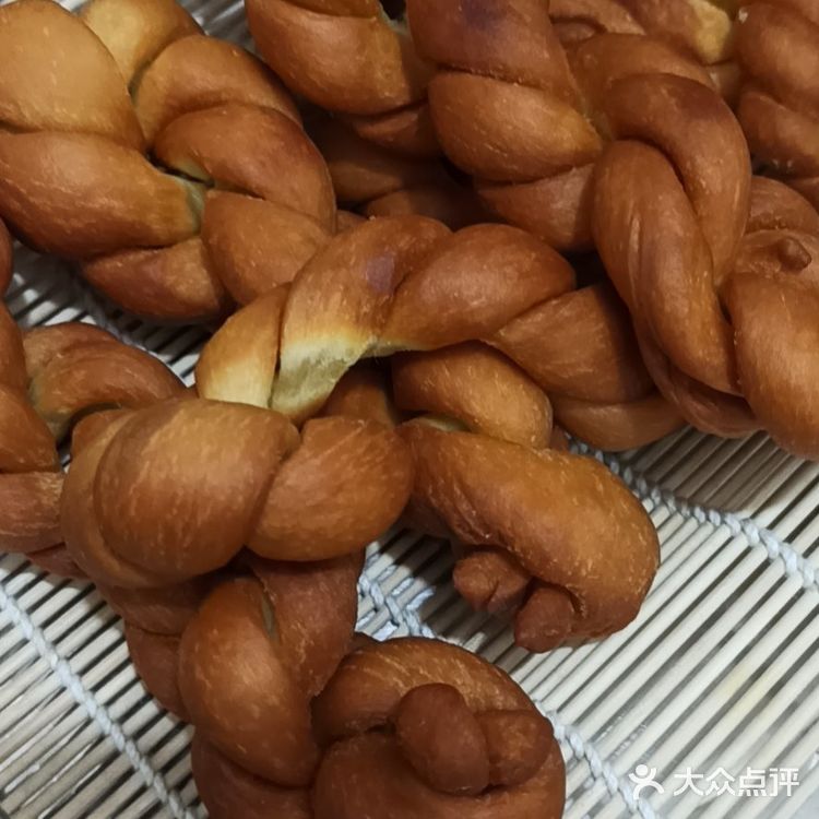 朋友圈里看到有人自己做麻花，老公说他也很想吃