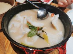 酸汤煮嫩滑鱼片-小大董·烤鸭(五棵松店)